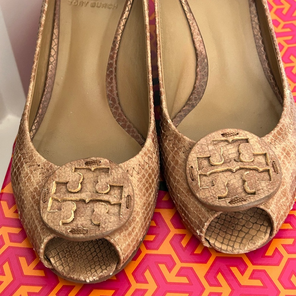 Tory Burch Sally-2 Peep toe wedge Snakeskin Tan Leather 7.5 $285 retail READ Box